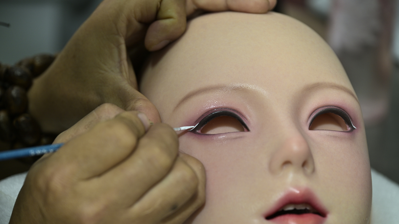 Hyper realistic makeup